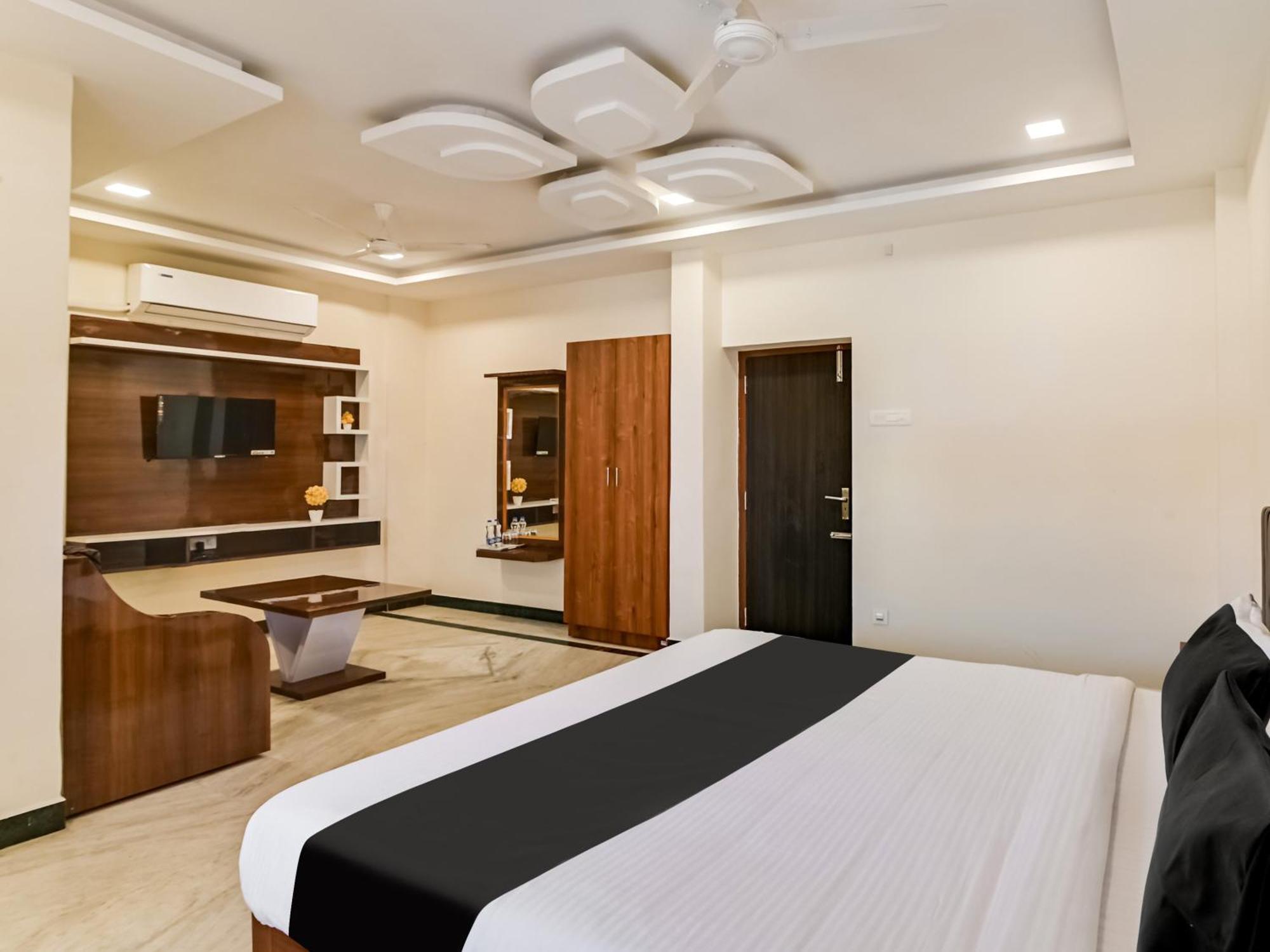 Hotel O Rj Royal Inn Велор Екстериор снимка