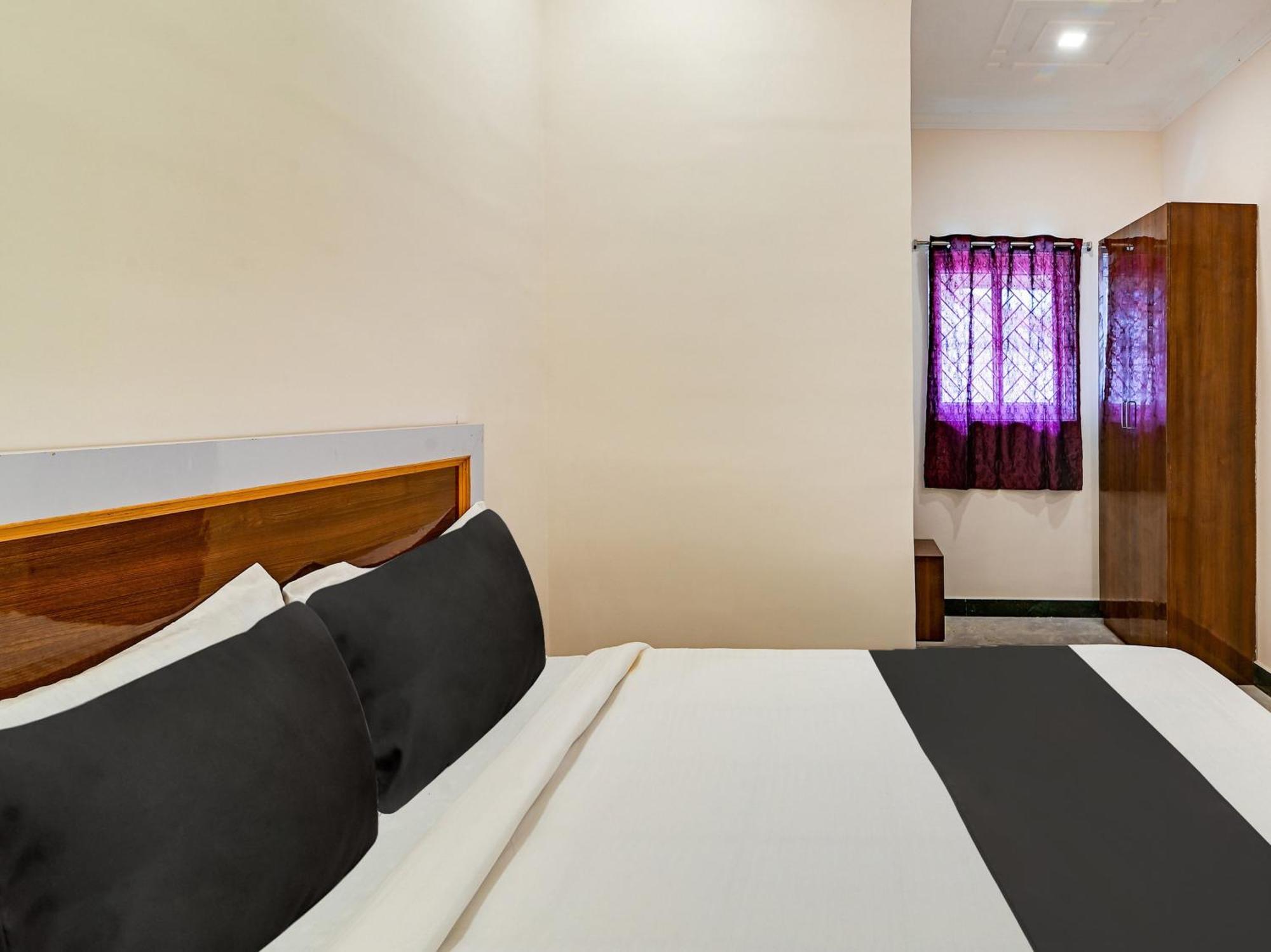 Hotel O Rj Royal Inn Велор Екстериор снимка