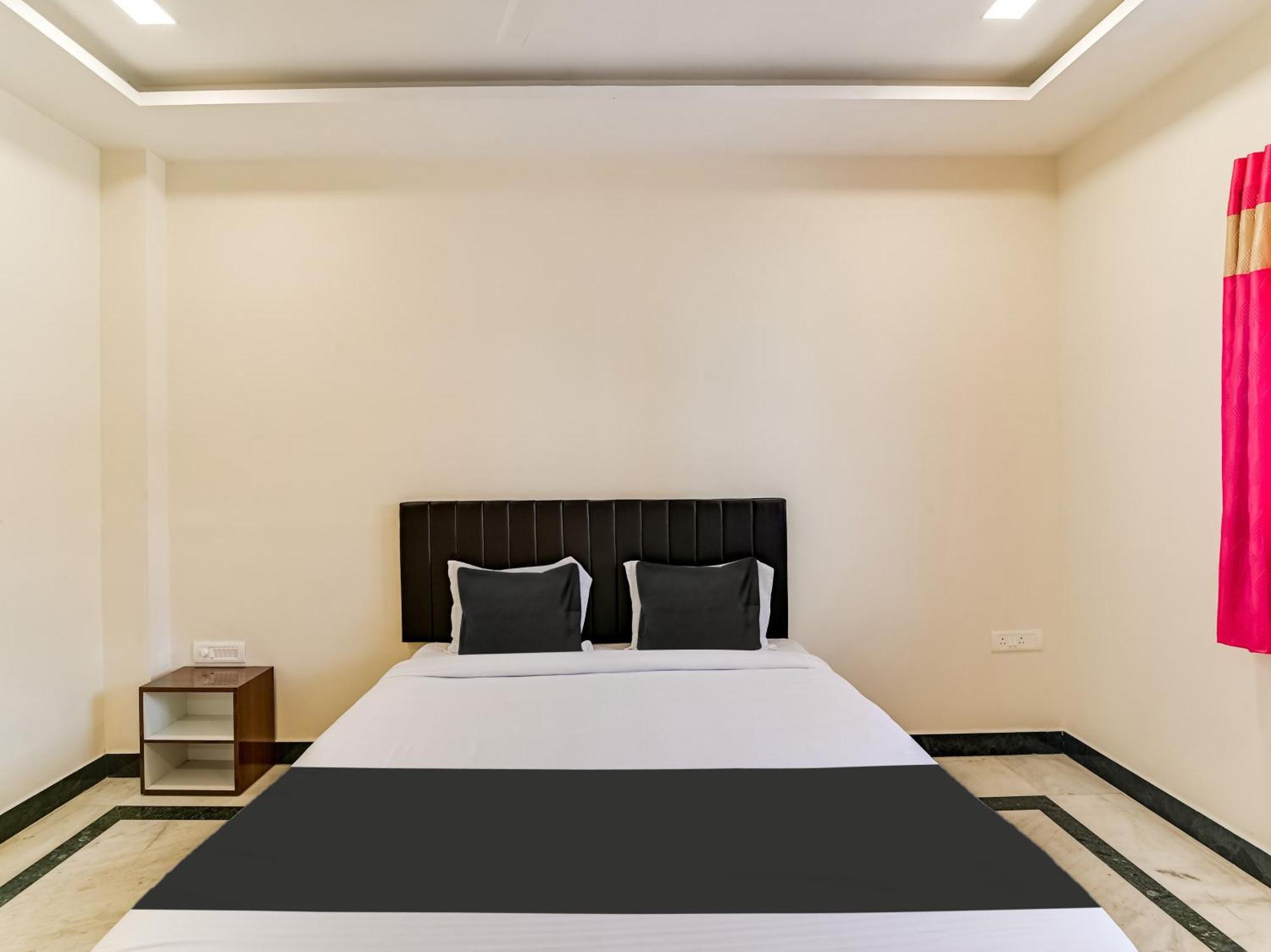 Hotel O Rj Royal Inn Велор Екстериор снимка