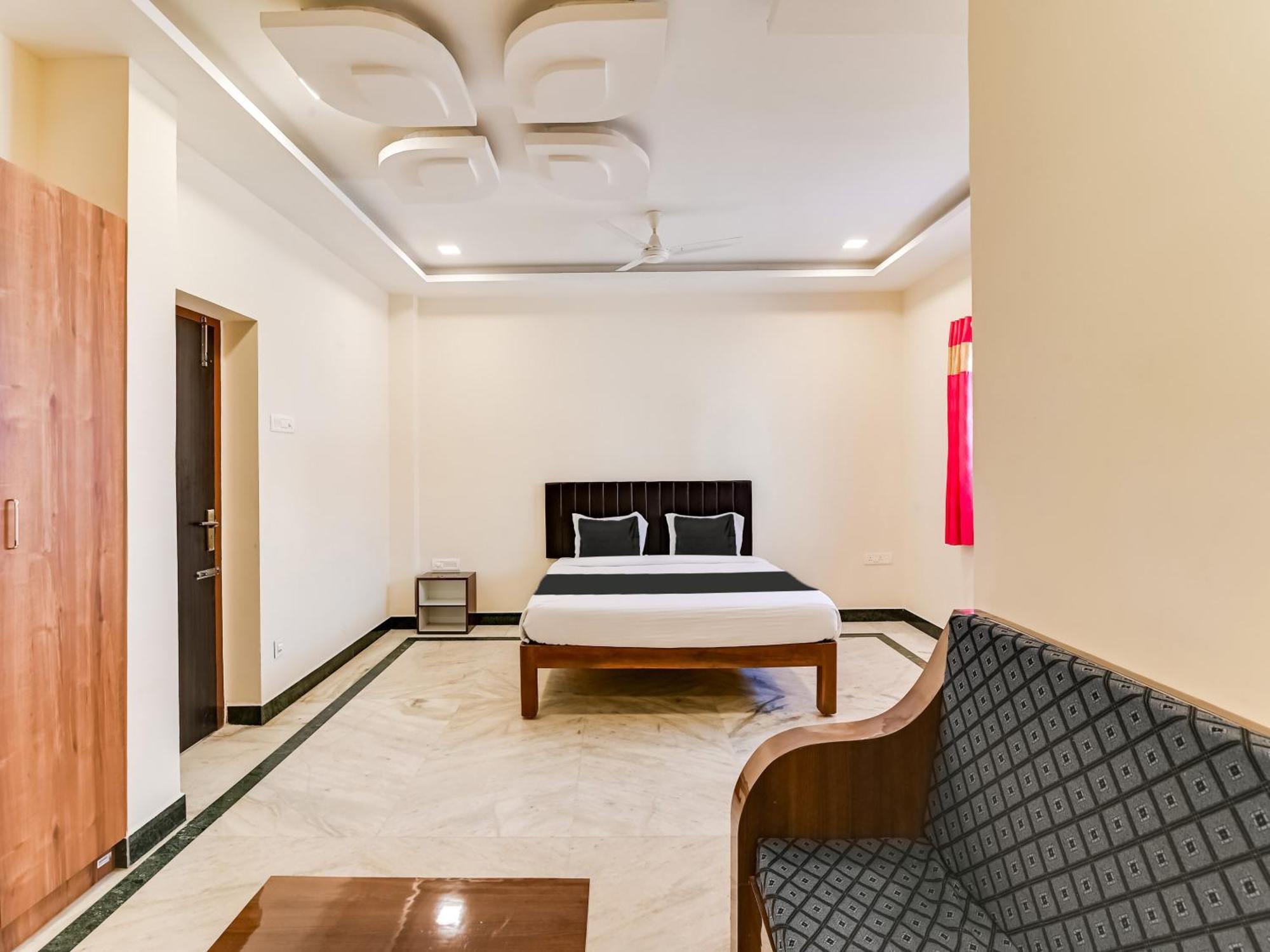 Hotel O Rj Royal Inn Велор Екстериор снимка